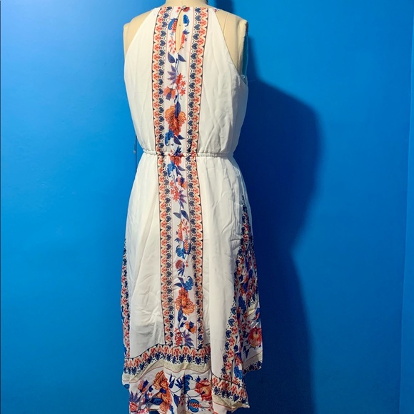 Sleeveless dress. Halter neckline. - Picture 2 of 7